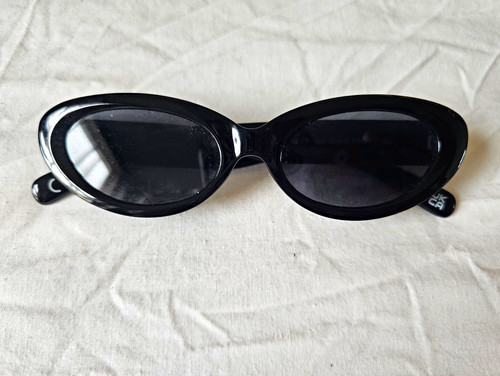 Oval sunglasses black frame - black, &